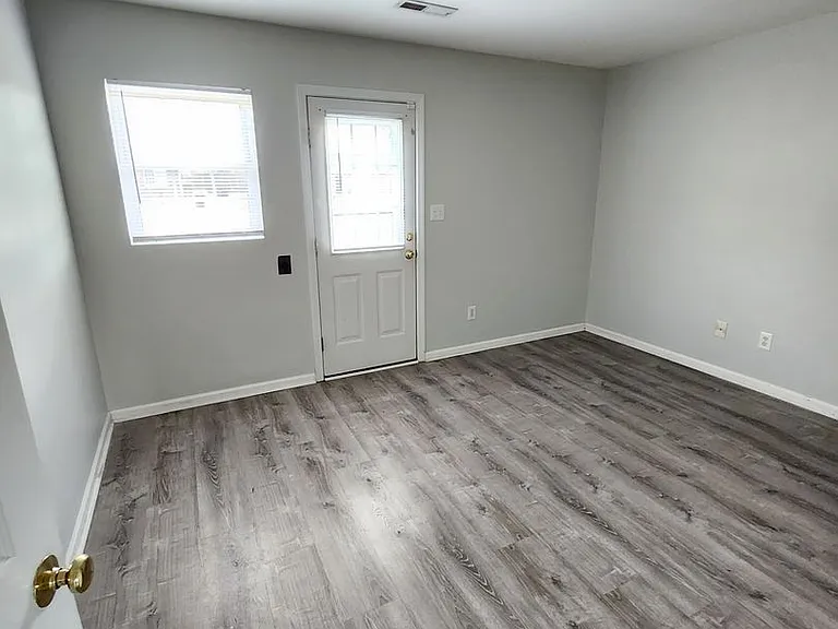63 Coats Cir — Photo 8