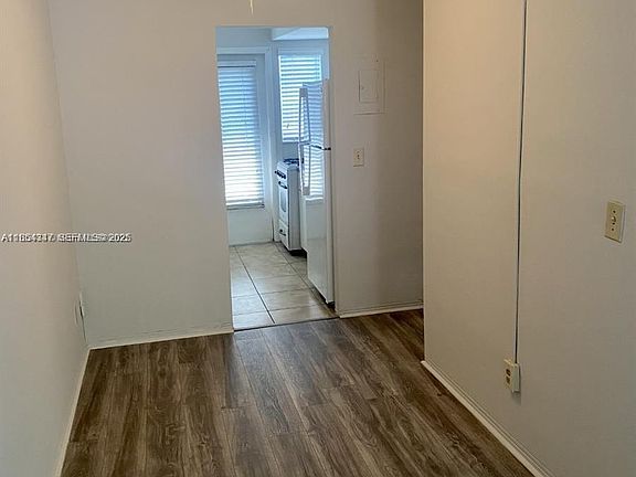 5th image of 719 Euclid Ave APT 9