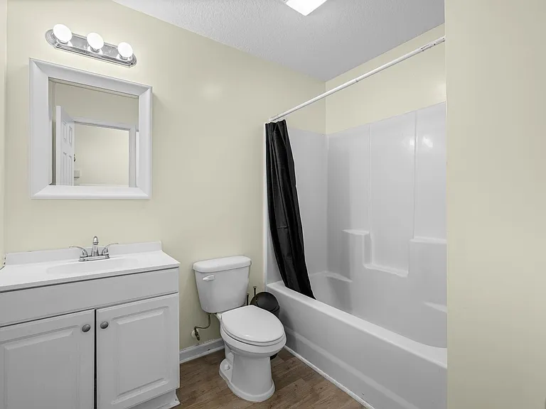 103 Oakwood Ct — Photo 13