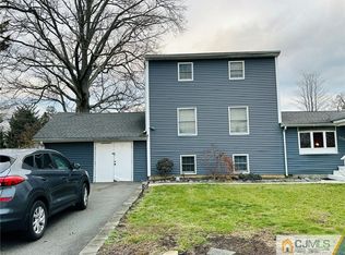 9 Old Forge Rd, Helmetta, NJ 08828