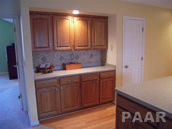4th image of 823 Country Meadows Ln