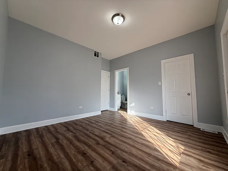 2923 W Arthington St #2 — Photo 9