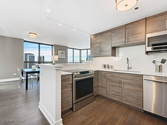 4th image of 400 N La Salle Dr APT 3311