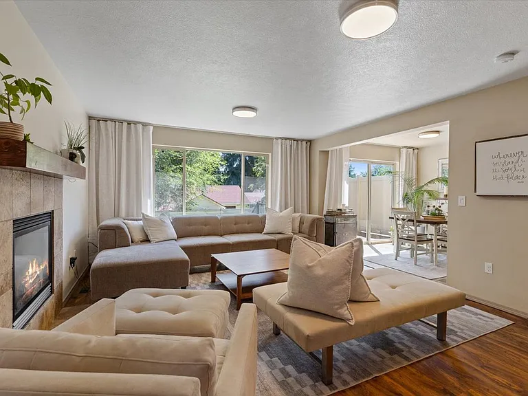 9306 N Mountain Ln — Photo 2