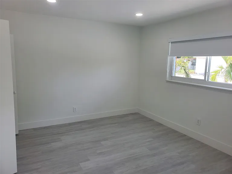 70 NW 13th Ave #2 — Photo 12