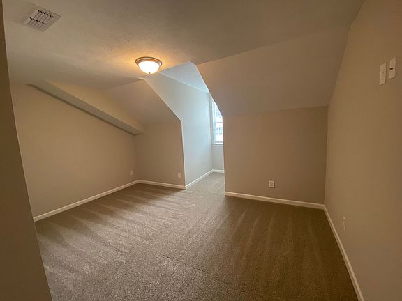 4th image of 3238 Clemons Cir