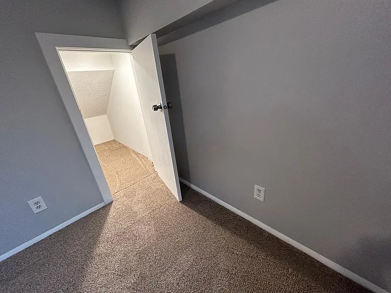 722 N 400 W #4 — Photo 17