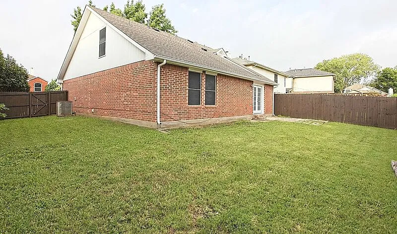 3 bed, 2.0 bath, 1553 sqft, $2,295 — Photo 3