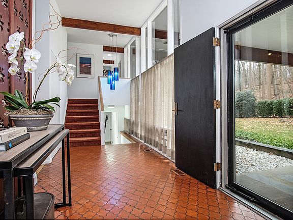 3rd image of 166 Hillair Cir