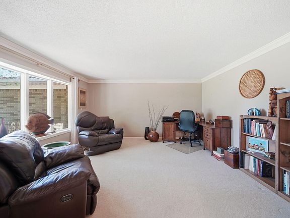 2nd image of 8745 Hawthorne Dr