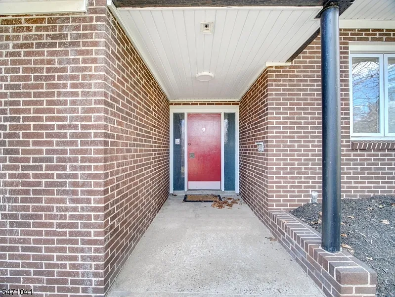 2 bed, 1.0 bath, $2,500 — Photo 3