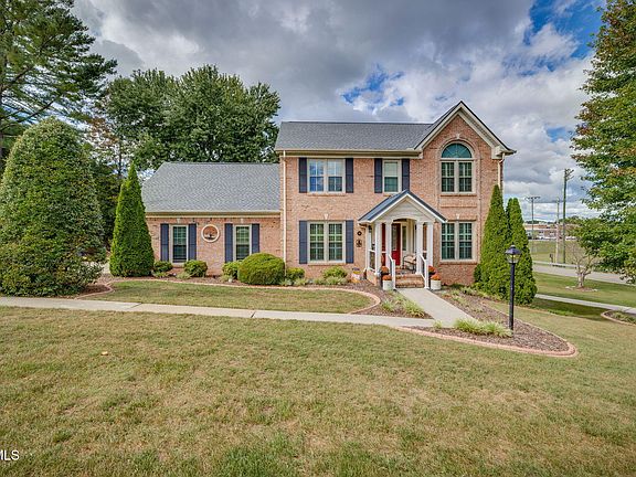 2nd image of 100 Colonial Ct