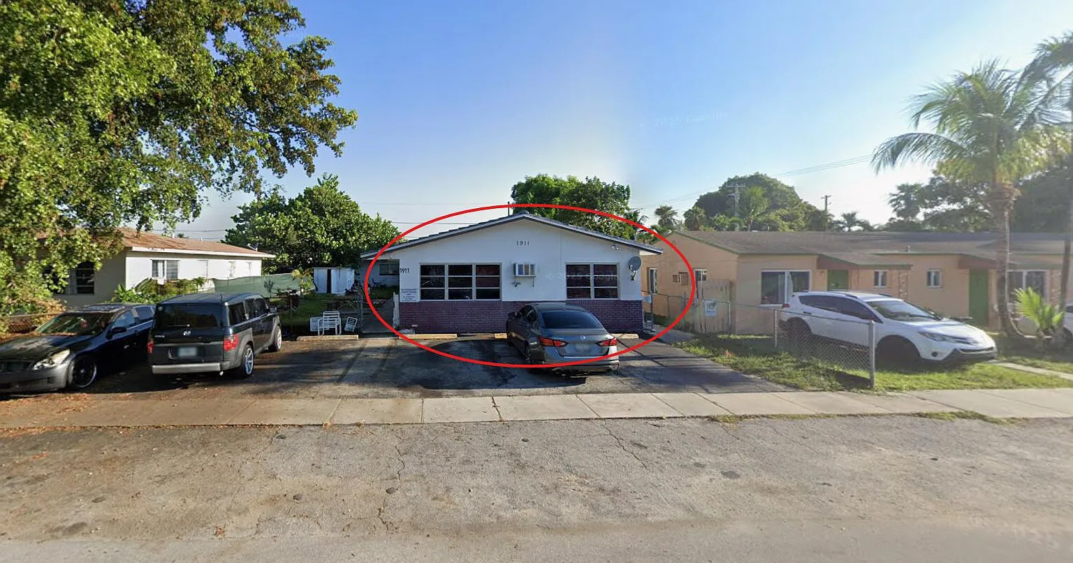 1911 Roosevelt St — Photo 1