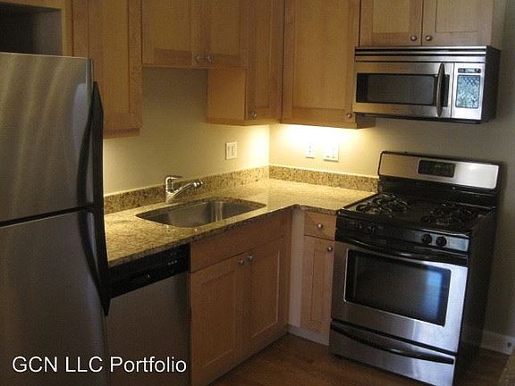 4th image of 1627 W Fargo Ave APT 3s