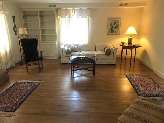 5th image of 208 Cambridge Dr