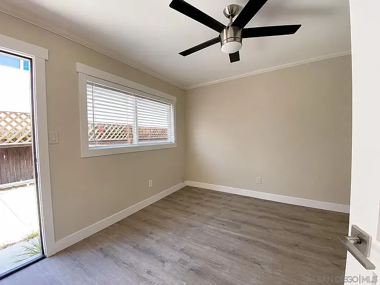 285 S Mollison Ave — Photo 11
