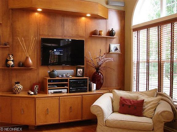 2nd image of 3351 Darien Ln