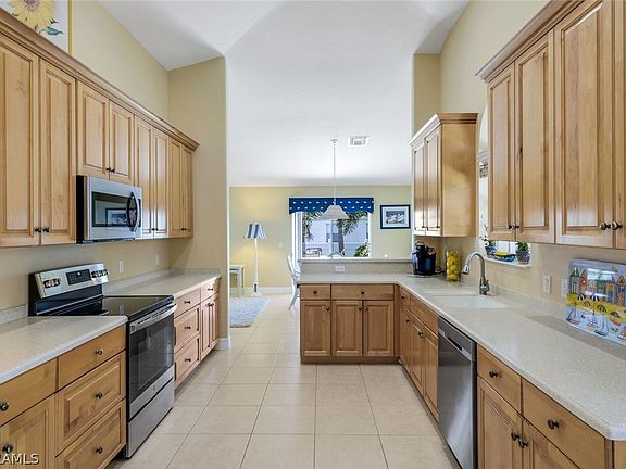 4th image of 1156 SW 44th St
