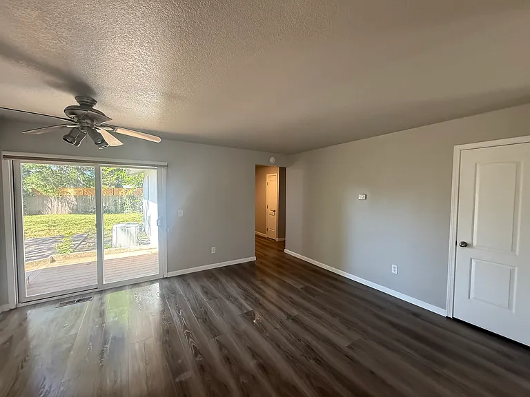 919 Lodi St — Photo 10