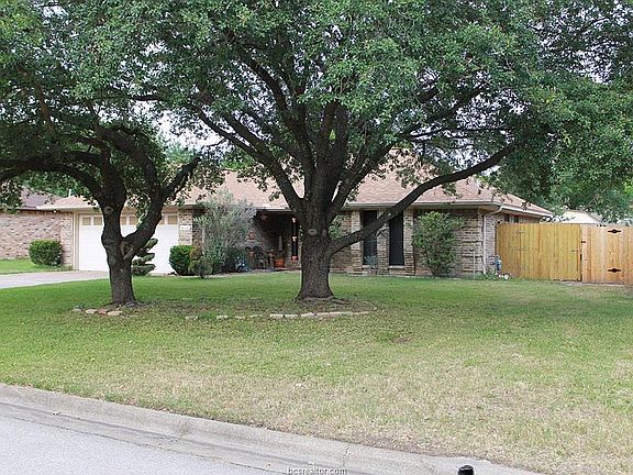 3rd image of 4112 Kenwood Dr