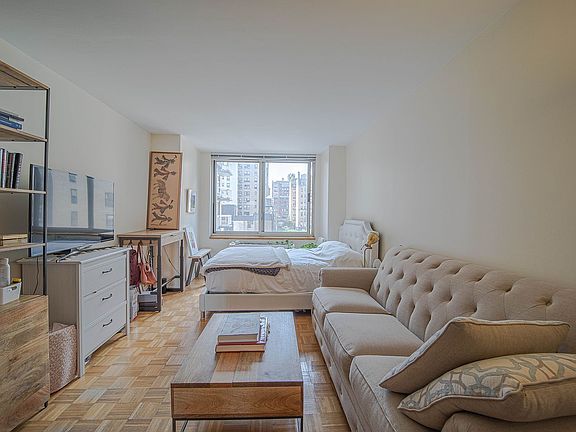 3rd image of 201 W 72nd St APT 8J