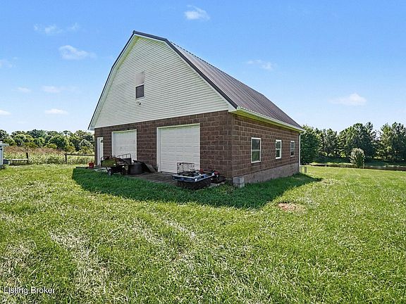 2nd image of 1695 Aiken Rd