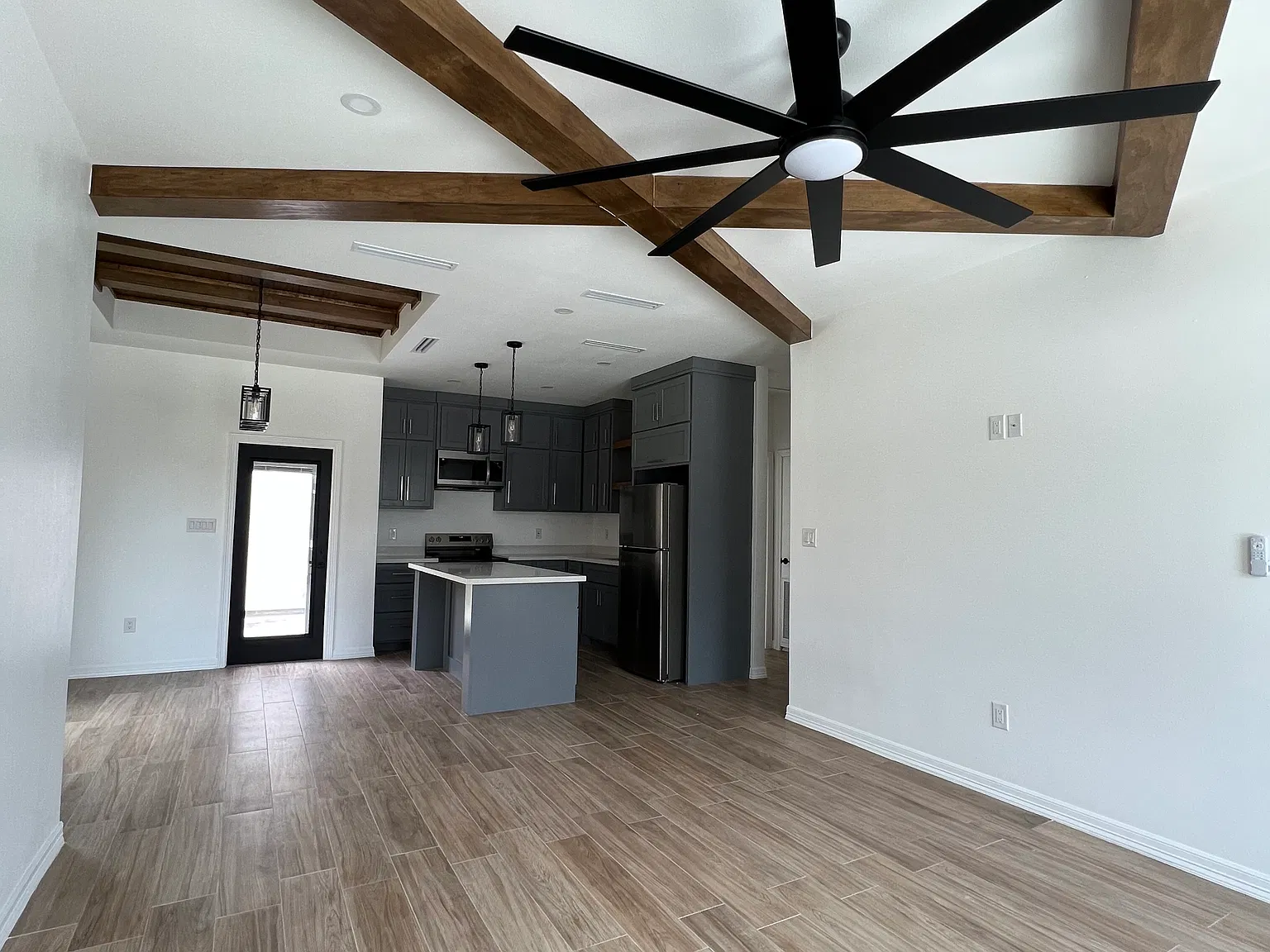 2 bed, 1067 sqft, $1,600 — Photo 3