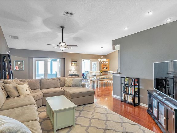 2nd image of 18135A Leafwood Cir