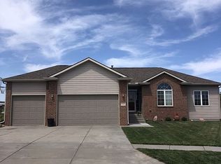 14220 Cavalier Ct, Waverly, NE 68462