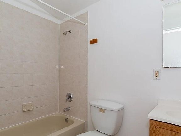 5th image of 82 Country Pointe Cir