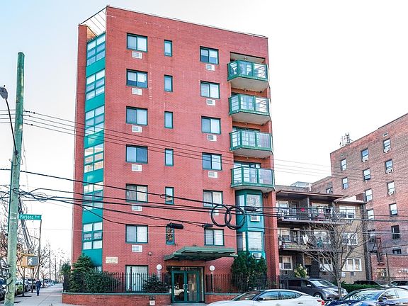 2nd image of 41-33 Parsons Blvd #5B