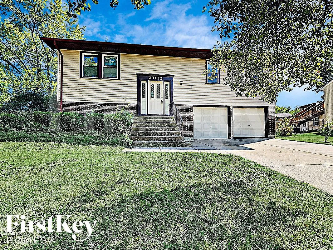 4 bed, 2.0 bath, 1322 sqft, $2,865 — Photo 1