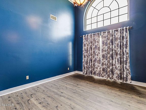 4th image of 139 Arapaho Ln