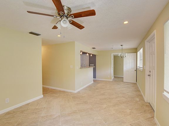 5th image of 320 NW 10th Ave