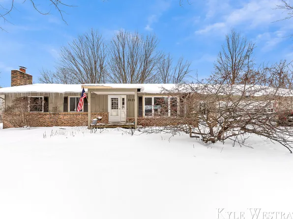 3121 Memorial Dr, Holland, MI 49424