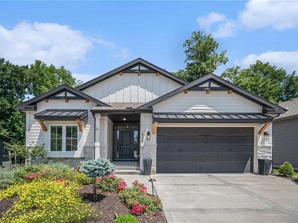 1924 Cemco Dr, Liberty, MO 64068