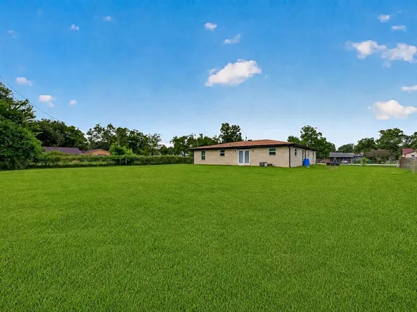 237 Burkett St, Richwood, TX 77531