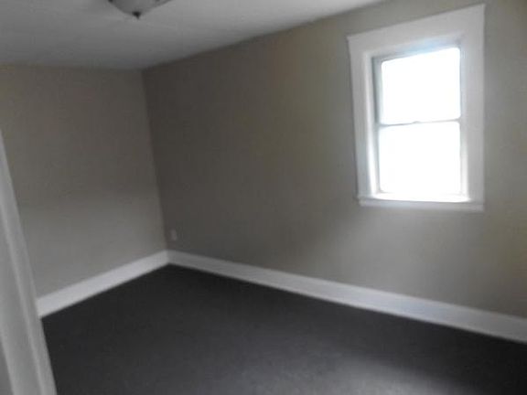 4th image of 477 23rd St