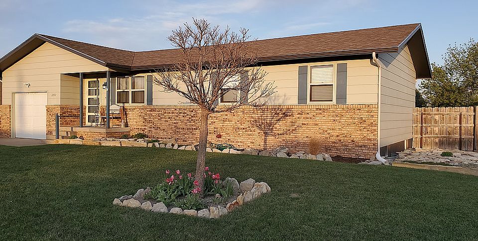 1st image of 2202 Henry Dr