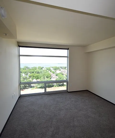 Galaxie High Rise Apartments — Photo 145