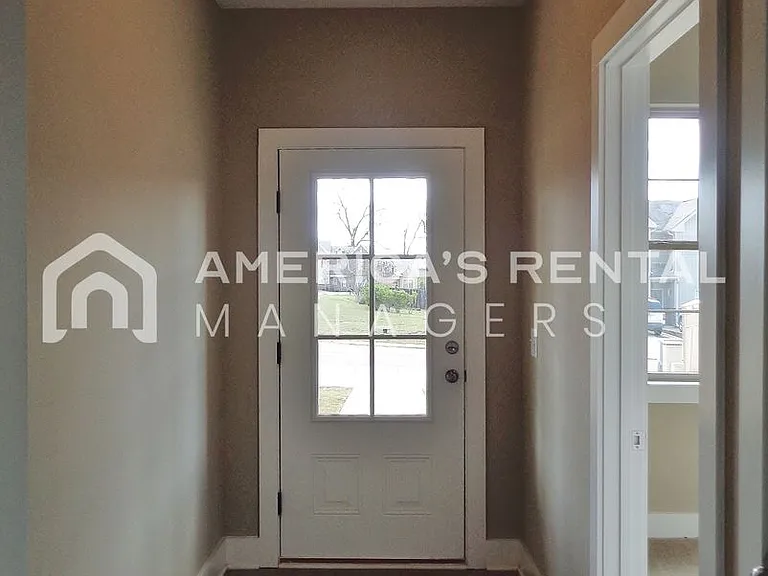 602 The Heights Ln — Photo 2