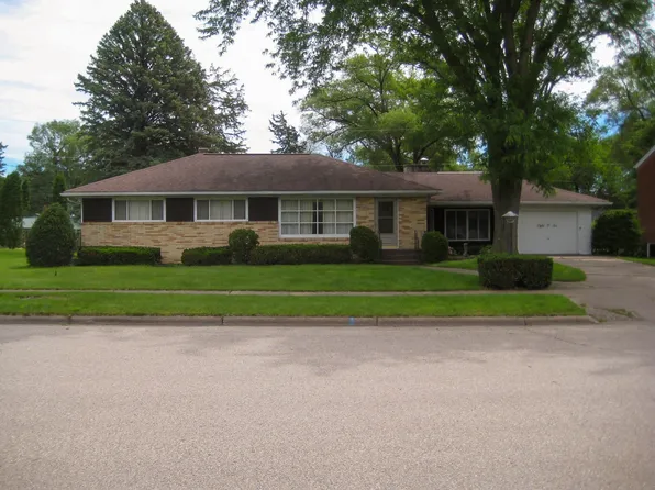806 S Wacouta Ave, Prairie Du Chien, WI 53821