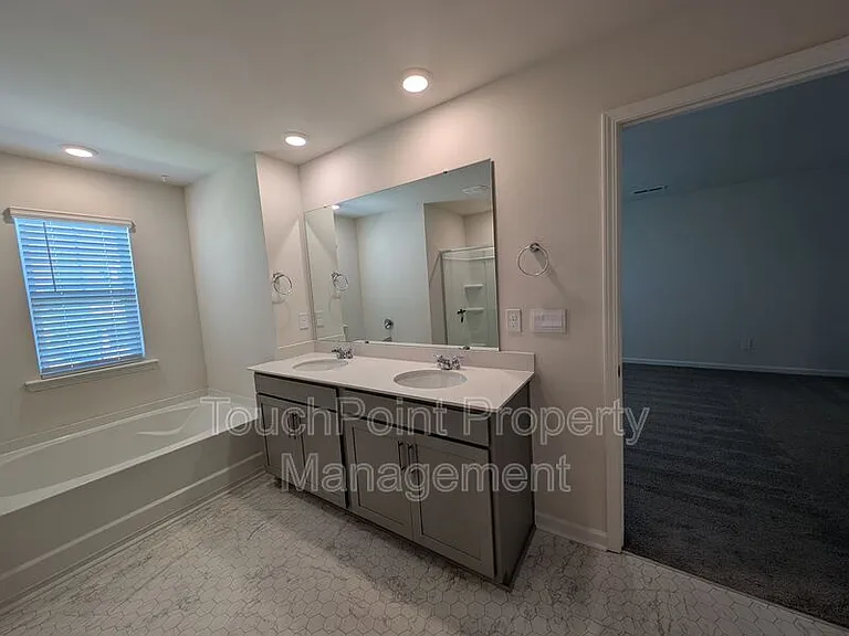 2167 Vanderlyn St — Photo 33