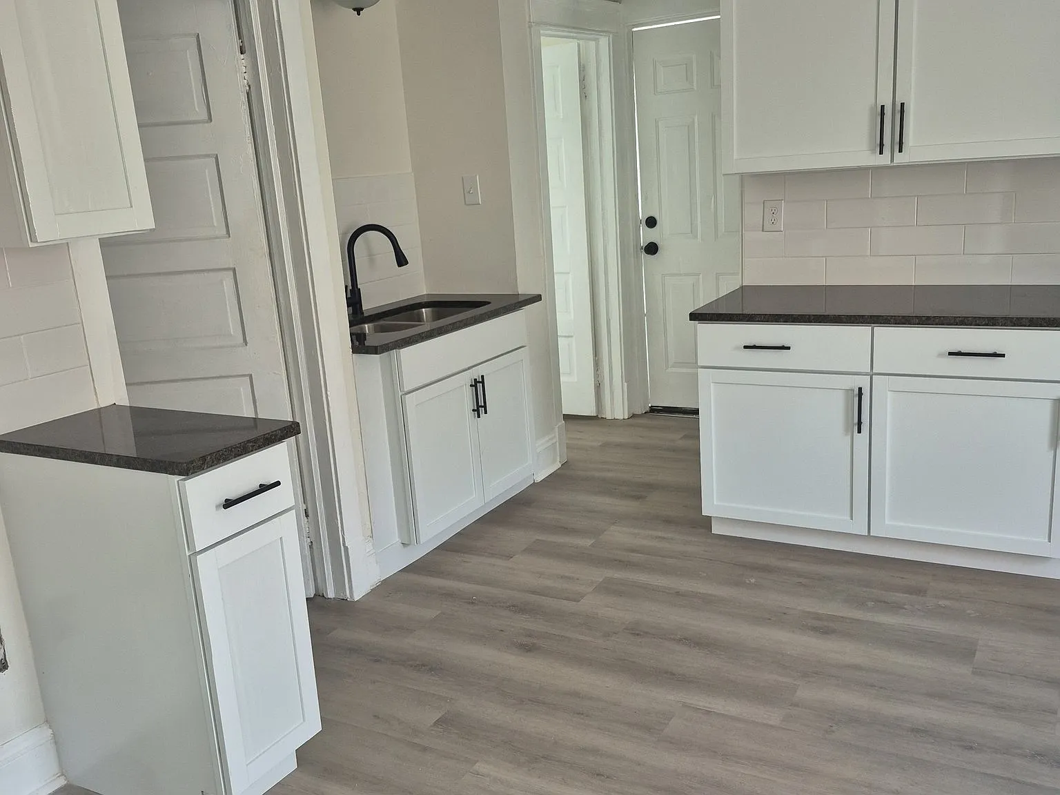 3 Bed Unit in Cleveland- $1400/mo - Available 8/28/2026 — Photo 2