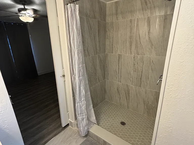 415 Leslie Dr — Photo 5