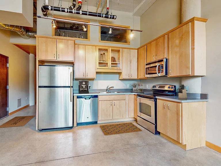 Buzza Lofts of Uptown — Photo 38
