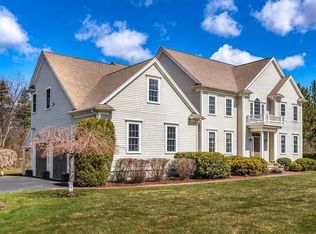 8 Suzanne Ln, Mansfield, MA 02048