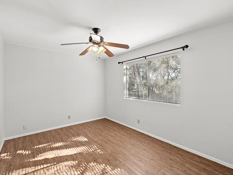 9807 Hundred Oaks Cir #B — Photo 14