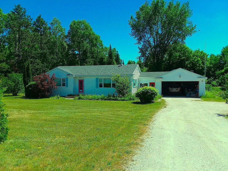 Cozy home- well maintained!