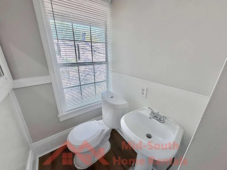 1561 Foster Ave — Photo 22